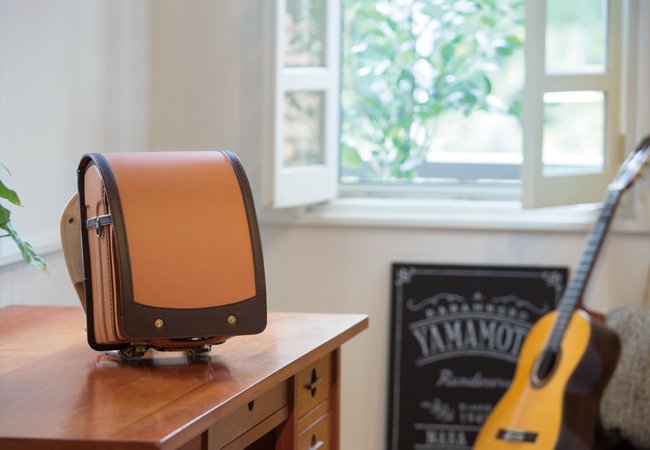 鞄工房山本の人工皮革を用いた2017年度の新作「ビコロール」