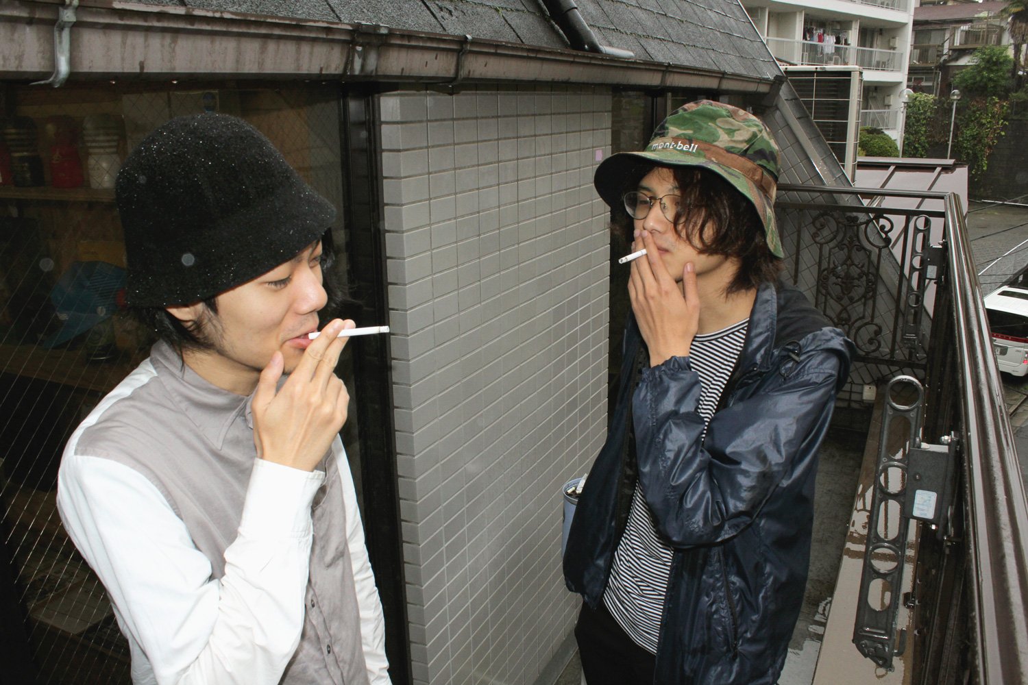 外で喫煙