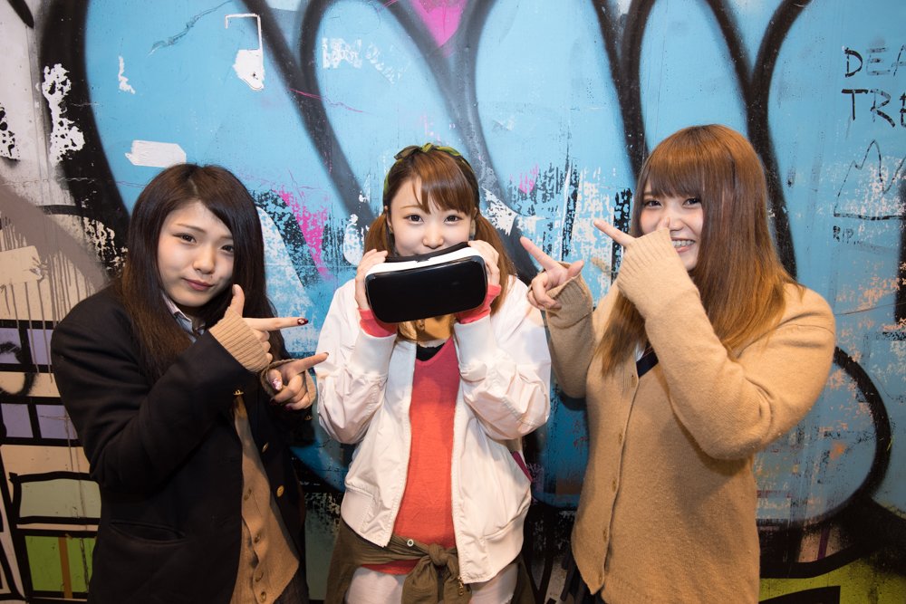 女子高生がGear VRを初体験！10