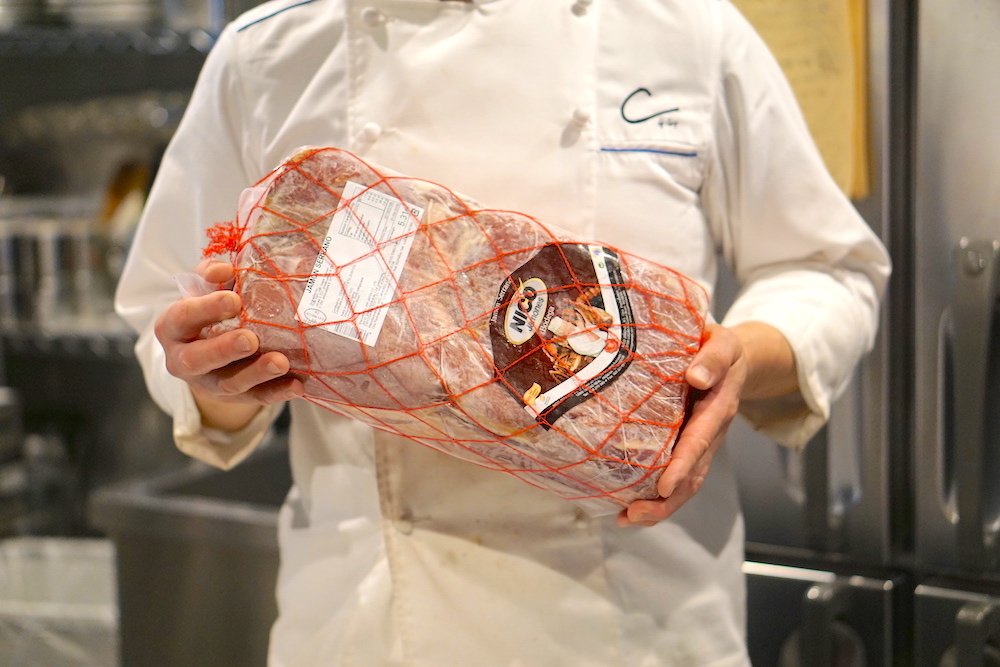 定額制「生ハム食べ放題」1