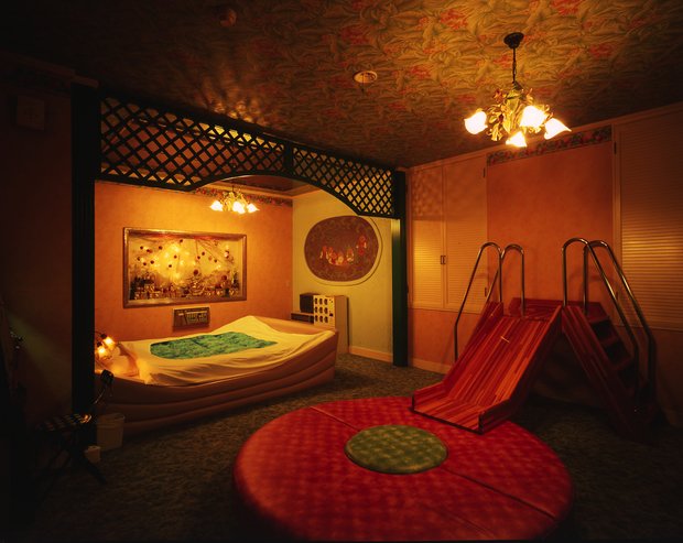 ほてるくちなし城　伊勢原店 108室（C）都築響一 ラブホテルシリーズより