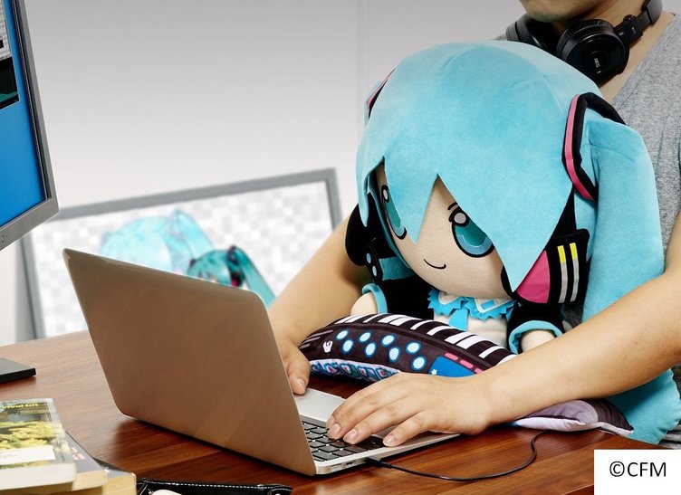 初音ミクぬいぐるみクッション 鍵盤柄のアームレストで腕も休まる Kai You Net