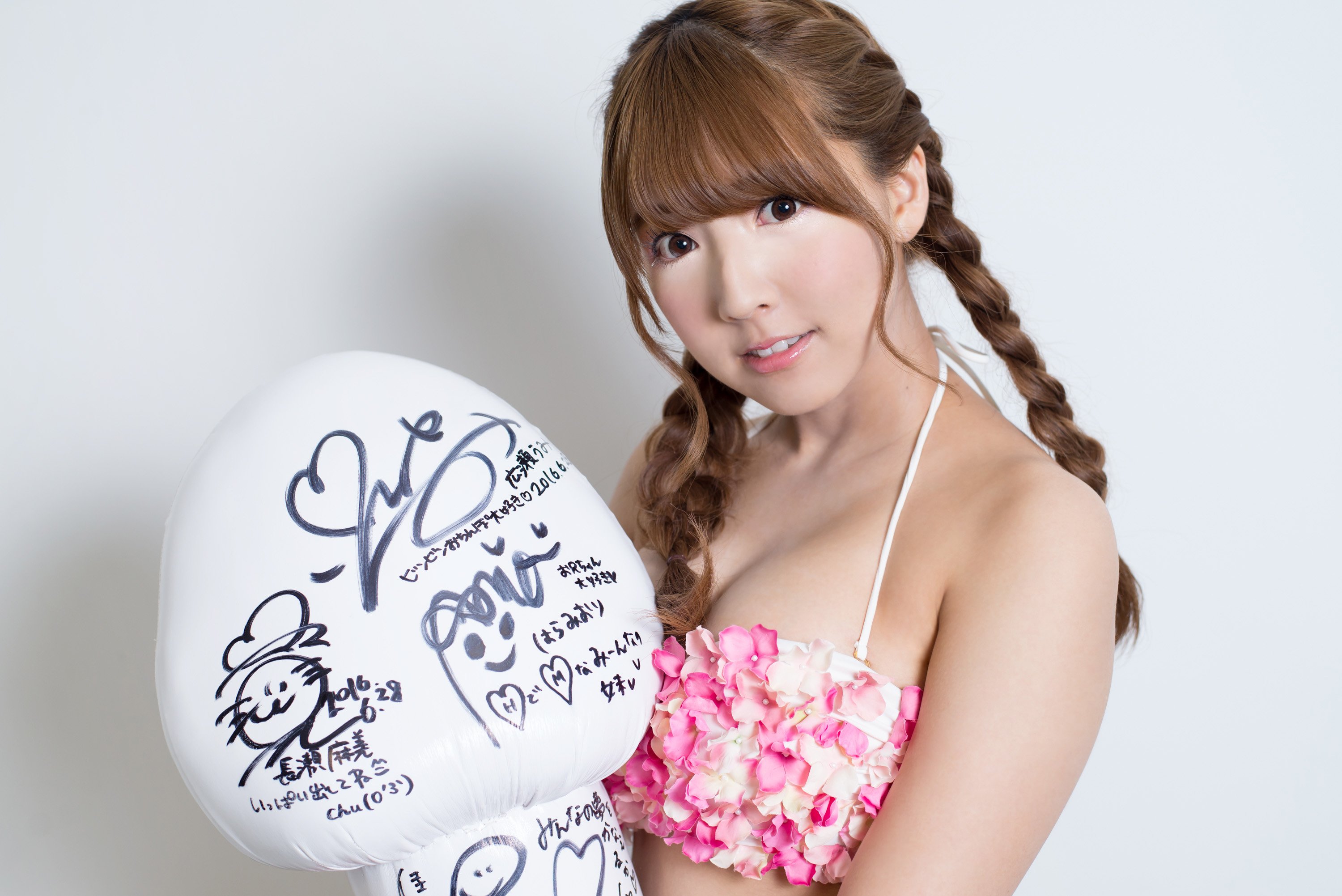 三上悠亜　水泳大会で巨乳が瞬く……！