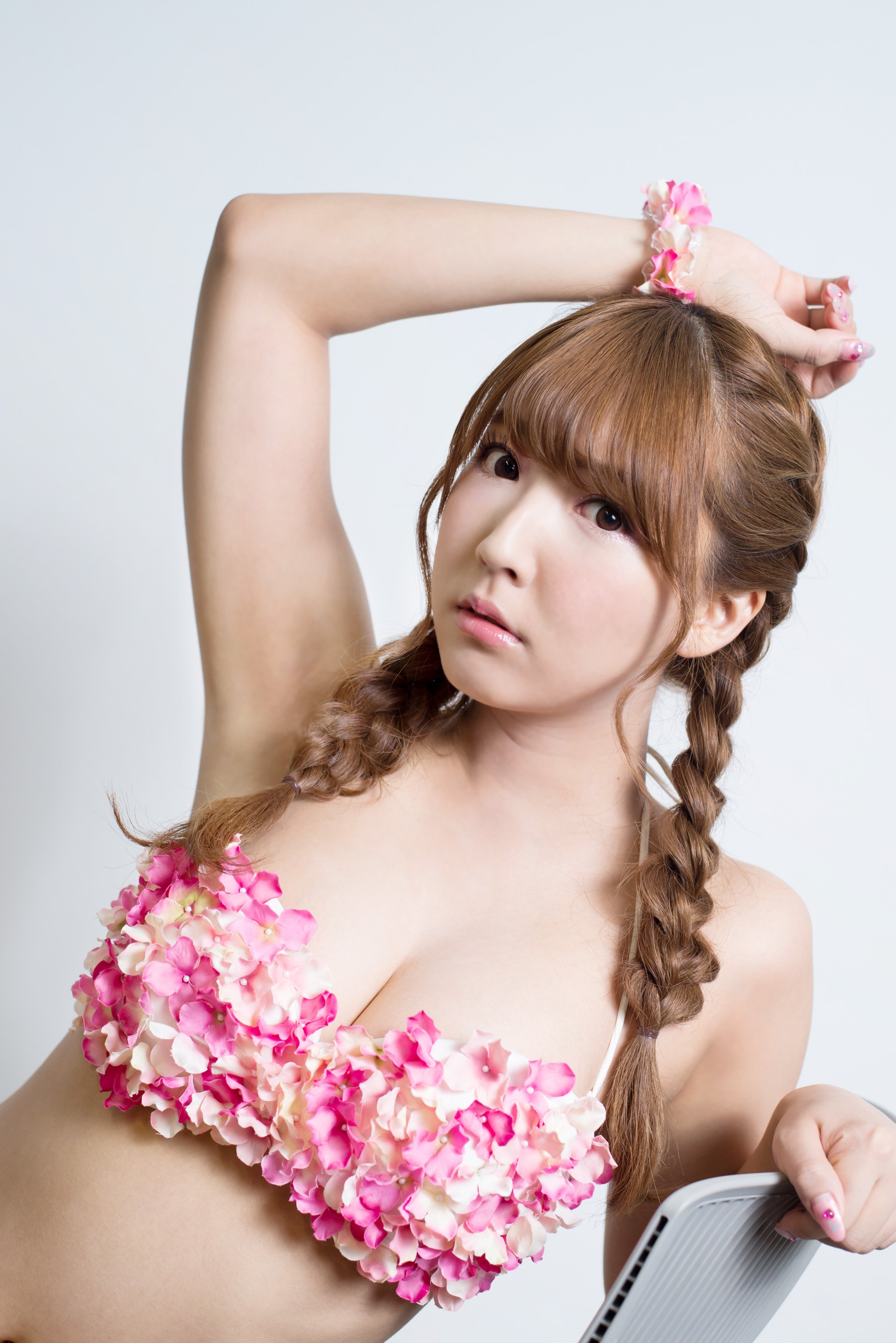 三上悠亜　水泳大会で巨乳が瞬く……！