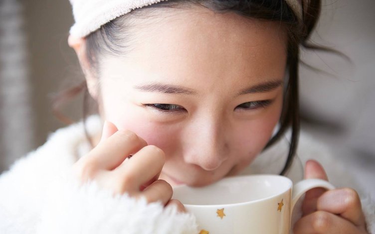 女子がコーヒーを冷ます仕草にキュン Webサイト ふぅふぅ が至高 Kai You Net