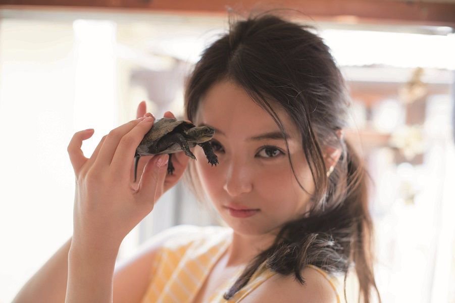 佐々木希写真集『かくしごと』 ／画像は楽天ブックスより 2