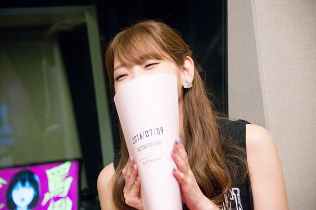 井上麻里奈が「豚!クズ!」発言連発 『罵倒少女』アフレコ現場写真