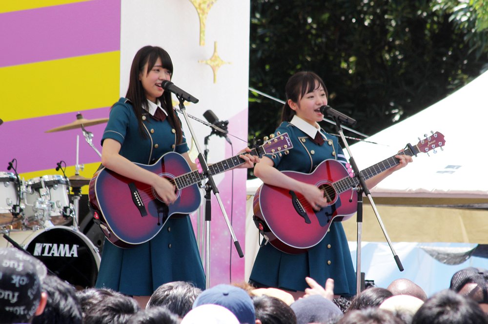 欅坂46 左：小林由依さん 右：今泉佑唯さん