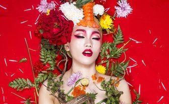 前代未聞『女体盛り写真集』とは？ 資金募集のお礼に女体“盛られ”も