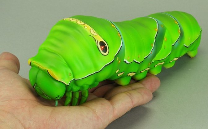 閲覧注意 4倍の大きさで再現されたイモムシのソフビフィギュアが存在感パない Kai You Net