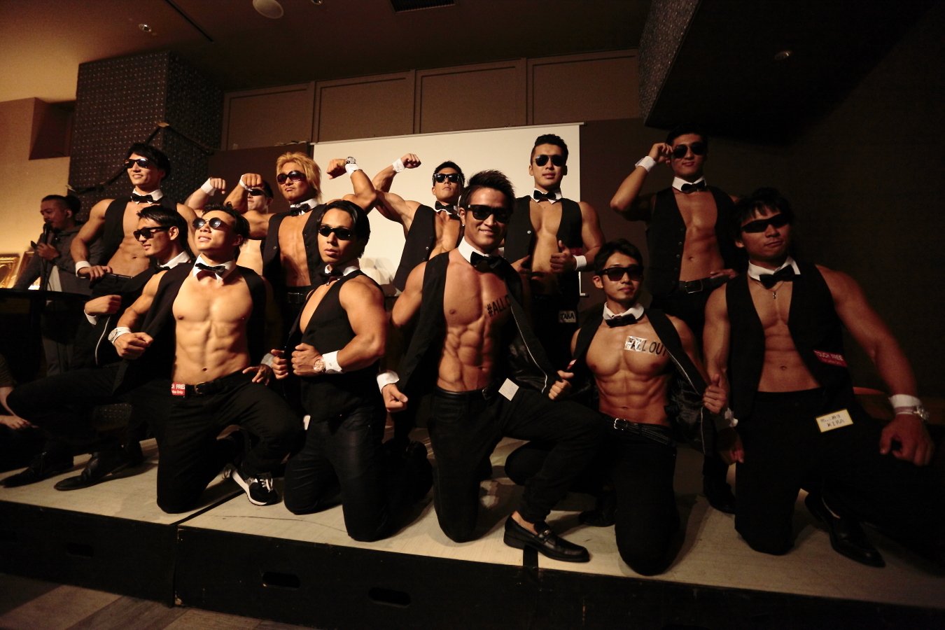 筋肉紳士集団・ALL OUT