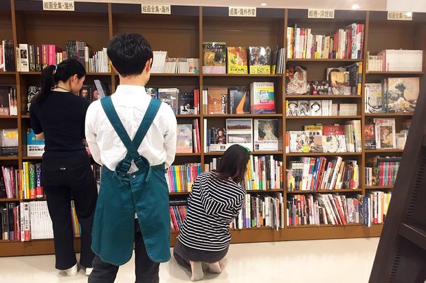 美術棚@「ジュンク堂に住んでみる」ツアー