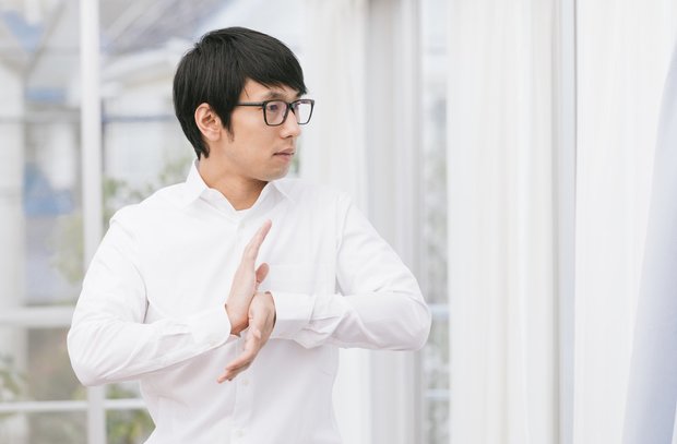 見様見真似の太極拳(モデル:大川竜弥)