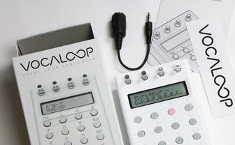 ボカロのループ曲をつくれる電卓型ガジェット「VOCALOOP」製品化！ 15台限定