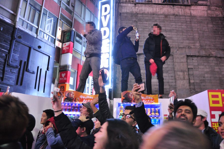 自販機にのぼる渋谷