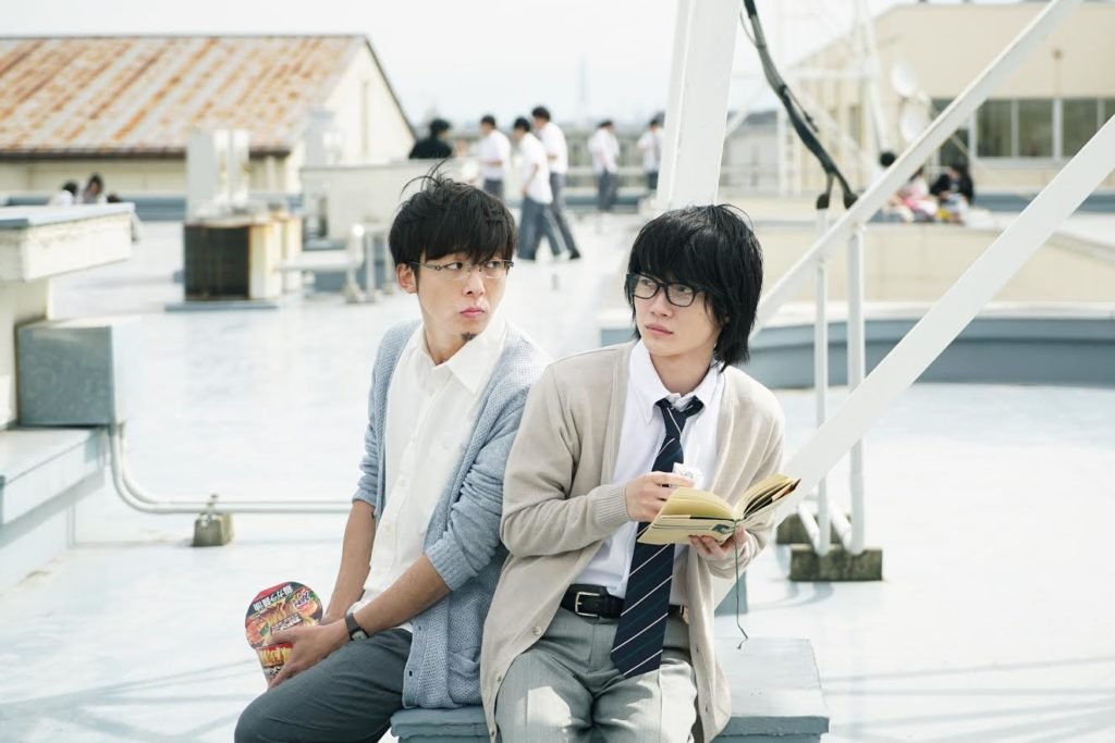神木隆之介と高橋一生の2ショット写真を解禁。映画『3月のライオン』の生徒と教師のほっこり昼休みシーン