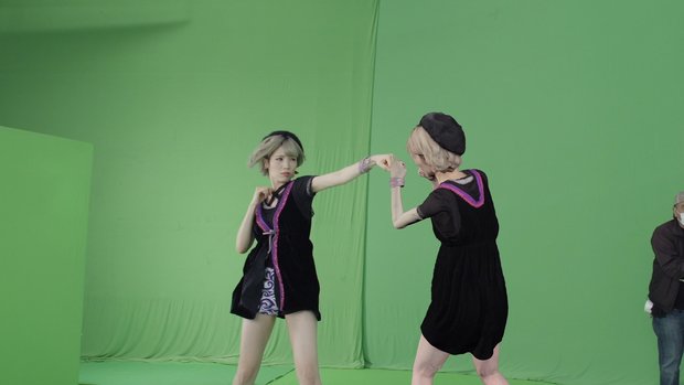 妄キャリ『激ヤバ∞ボッカーン!!』MV撮影の裏側写真 2