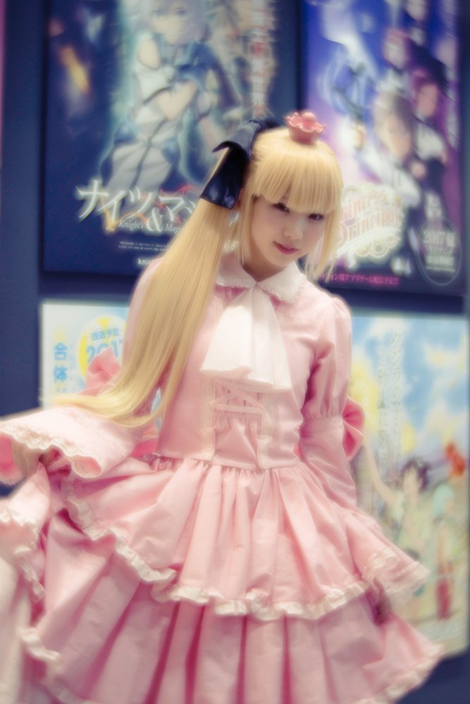 カリスマコスプレイヤーえなこさん初となる小学生コスプレ