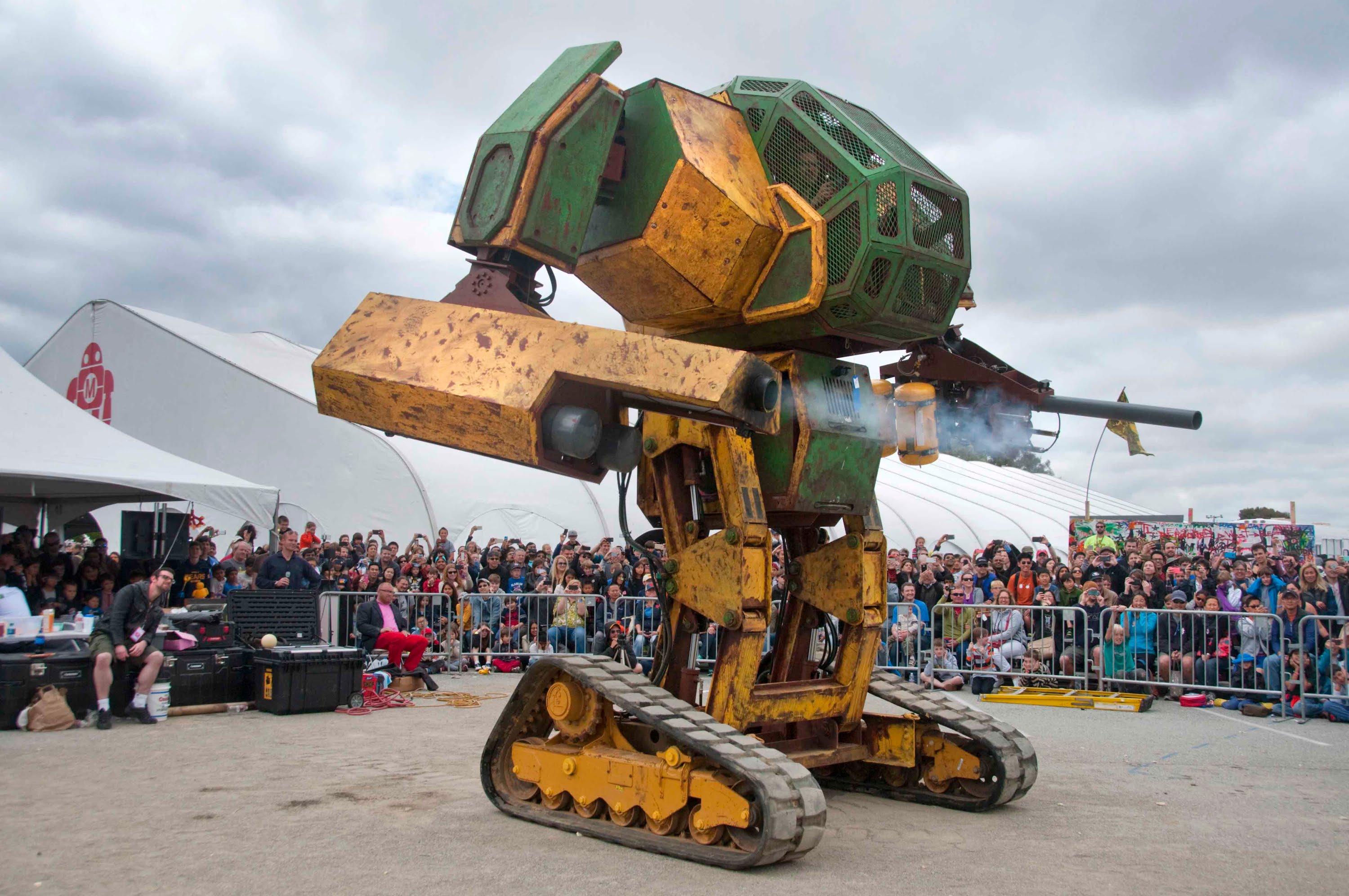 Megabots／画像はMegaBots at Maker Faire 2015: World Debut of the Mk. II Mechより