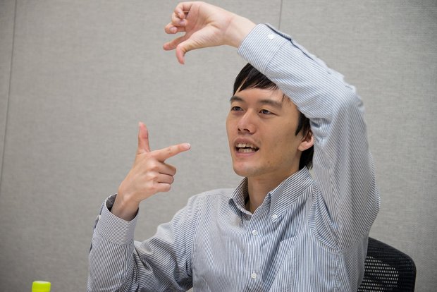 VRについて説明する加島氏