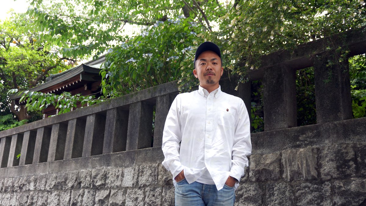 晋平太_神社の前