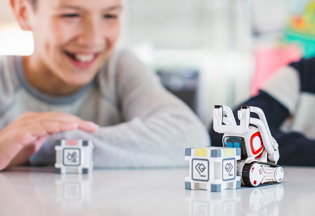 心を持つロボット「COZMO」