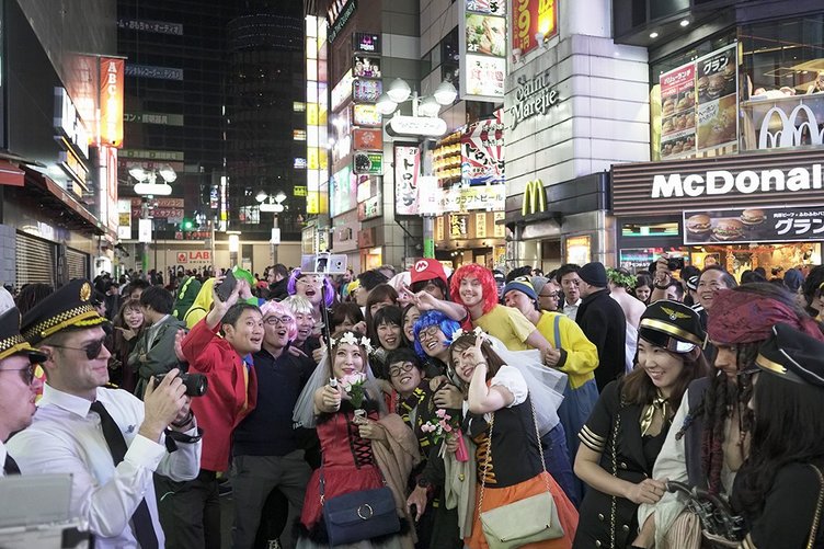ハロウィン開幕、金曜の渋谷は昨年よりも盛り上がった？　どうなる週末