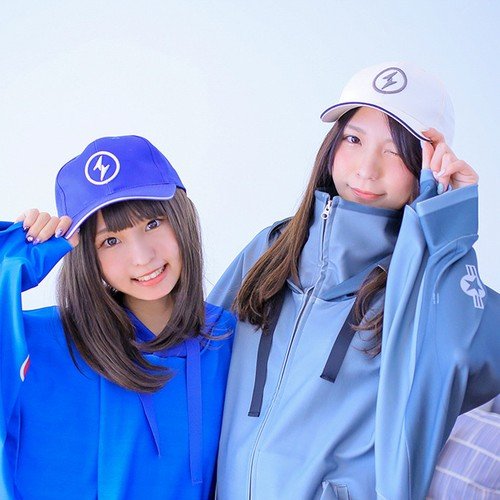 画像4: 「戦闘機になれるパーカー」って？ 両手を広げたら飛べそう
