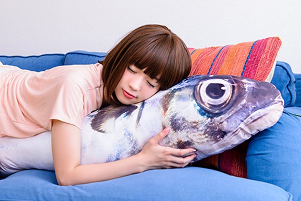 巨大鯖のクッションケース