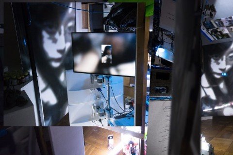 布施琳太郎『存在の生成と消滅のparallax』2017年 インスタレーション