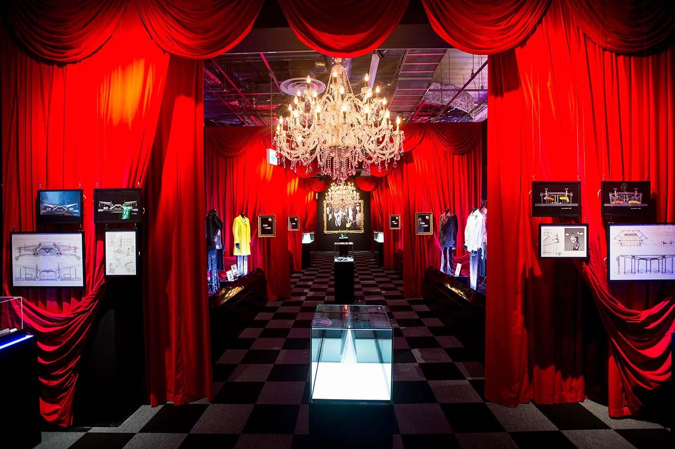 「B’z 30th Year Exhibition “SCENES” 1988-2018」