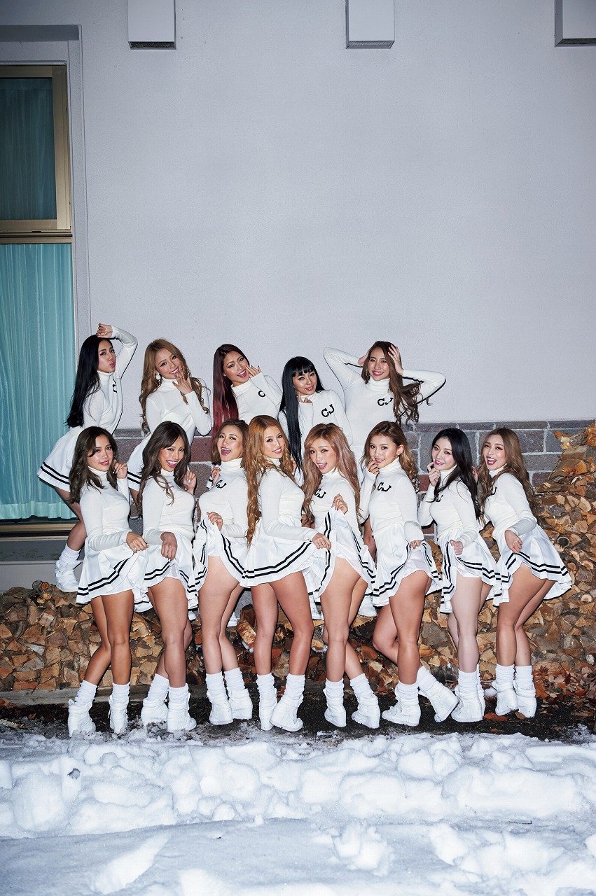 CYBERJAPAN DANCERS PHOTOBOOK HOLIDAY★GALS_2