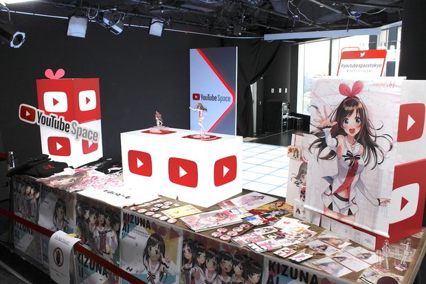 登録者100万人を突破した際に行われたイベントで展示されていた歴代グッズの山