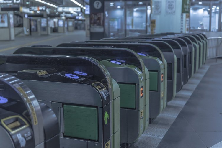 新宿駅から人が消えた 台風当日に撮影された幻想的な写真たち Kai You Net