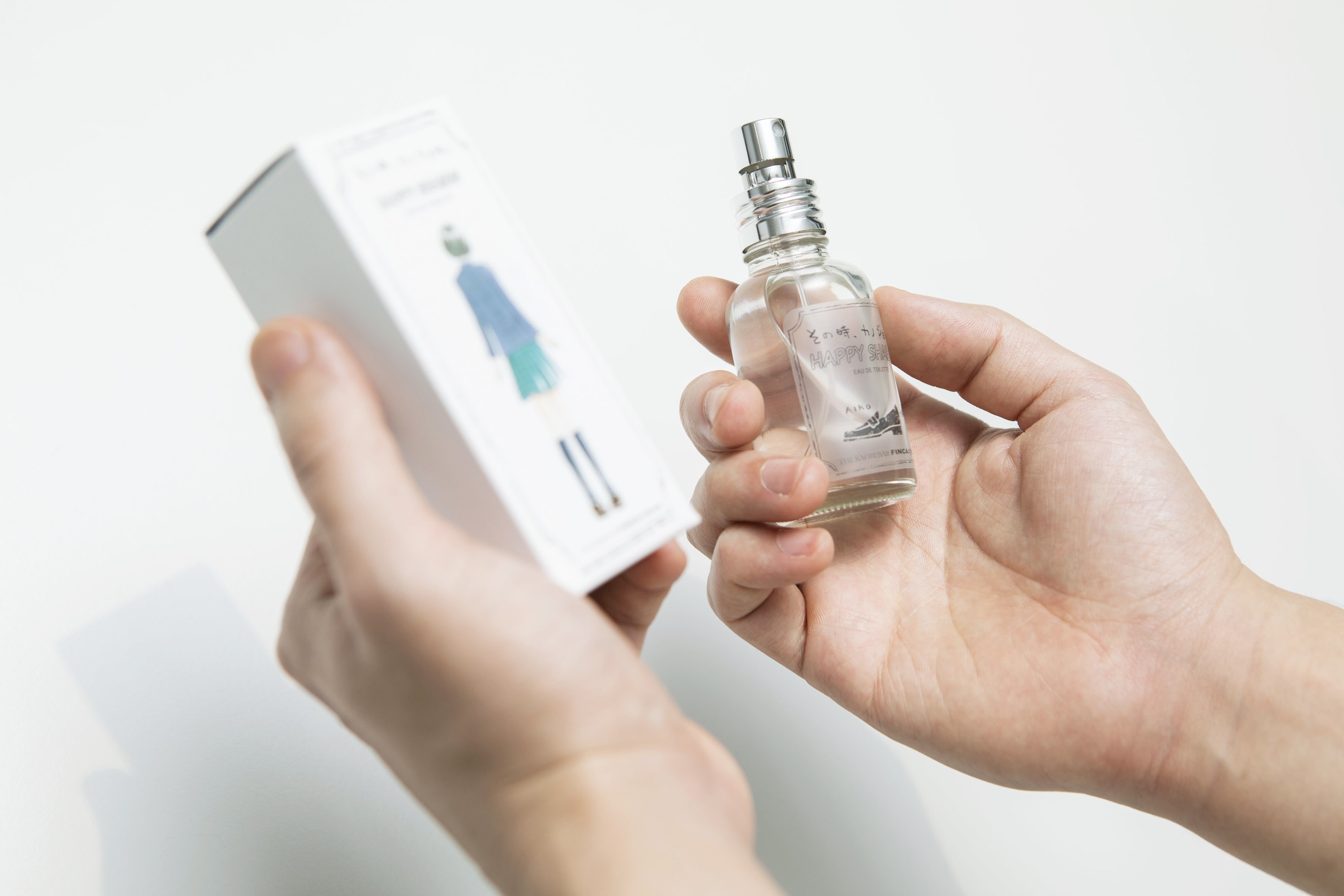 おすすめ商品オードトワレと浦田さんの手