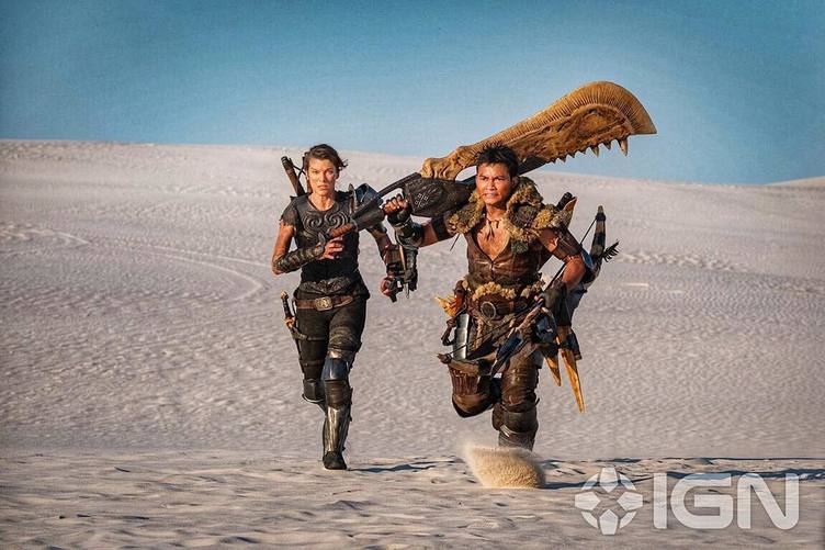 ハリウッド実写『モンスターハンター』の場面写真　大剣担いだハンターの姿