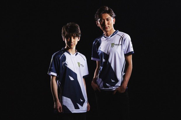 （左から）竹内ジョン選手、ネモ選手