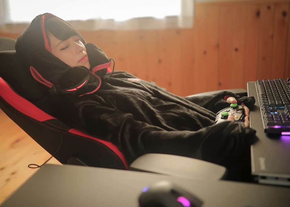 画像は「ゲーミング着る毛布 ダメ着4G」公式サイトより