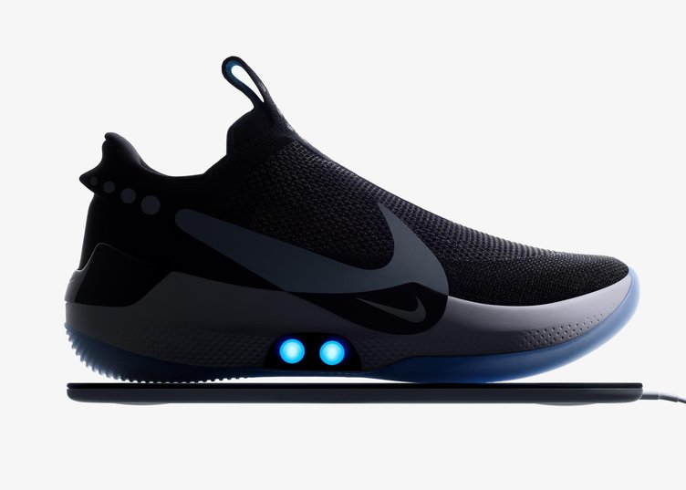 またヤバい未来きた　Nikeが紐なし自動フィットのバスケスニーカー発売