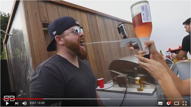 画像2: これは意外に実用性あるぞ　シャンパンを水鉄砲に変えてしまう『Bubbly Blaster』