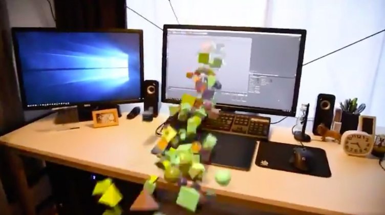 パソコンがぶっ壊れてモニターから謎の物体が飛び出す動画が爆ポップ