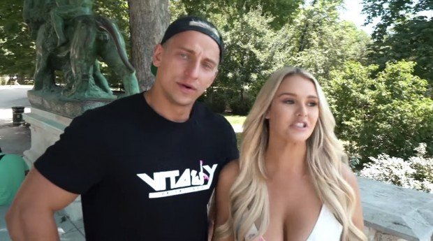 画像は動画「MY GIRLFRIEND STREAKED CHAMPIONS LEAGUE FINAL!」より_9