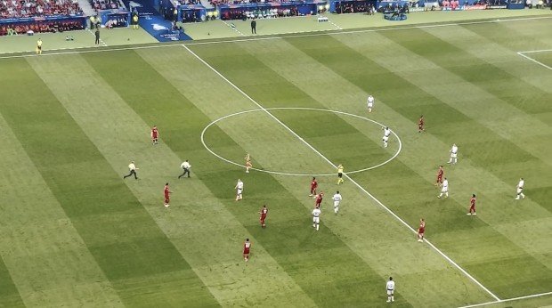 画像は動画「MY GIRLFRIEND STREAKED CHAMPIONS LEAGUE FINAL!」より_5