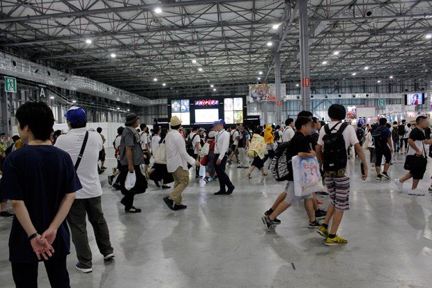 最終日の4日目、開幕直後の企業エリア