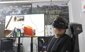 臨場感MAXのロボットVRゲーム体験　日本初進出の韓国ベンチャー開発