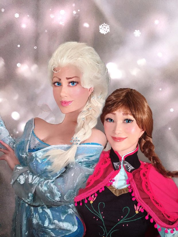 叶姉妹の『アナ雪』コスプレ/画像は叶姉妹公式ブログより