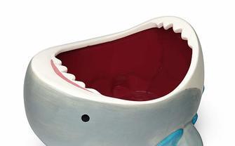 サメの口に手を入れる？ ポップコーンムービーにぴったりのかわいいお皿