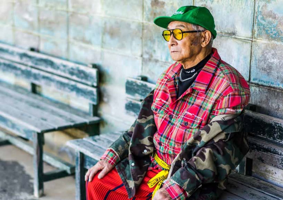 『テツヤ85歳、孫の服を着てみたら思ったよりイケてた。』より