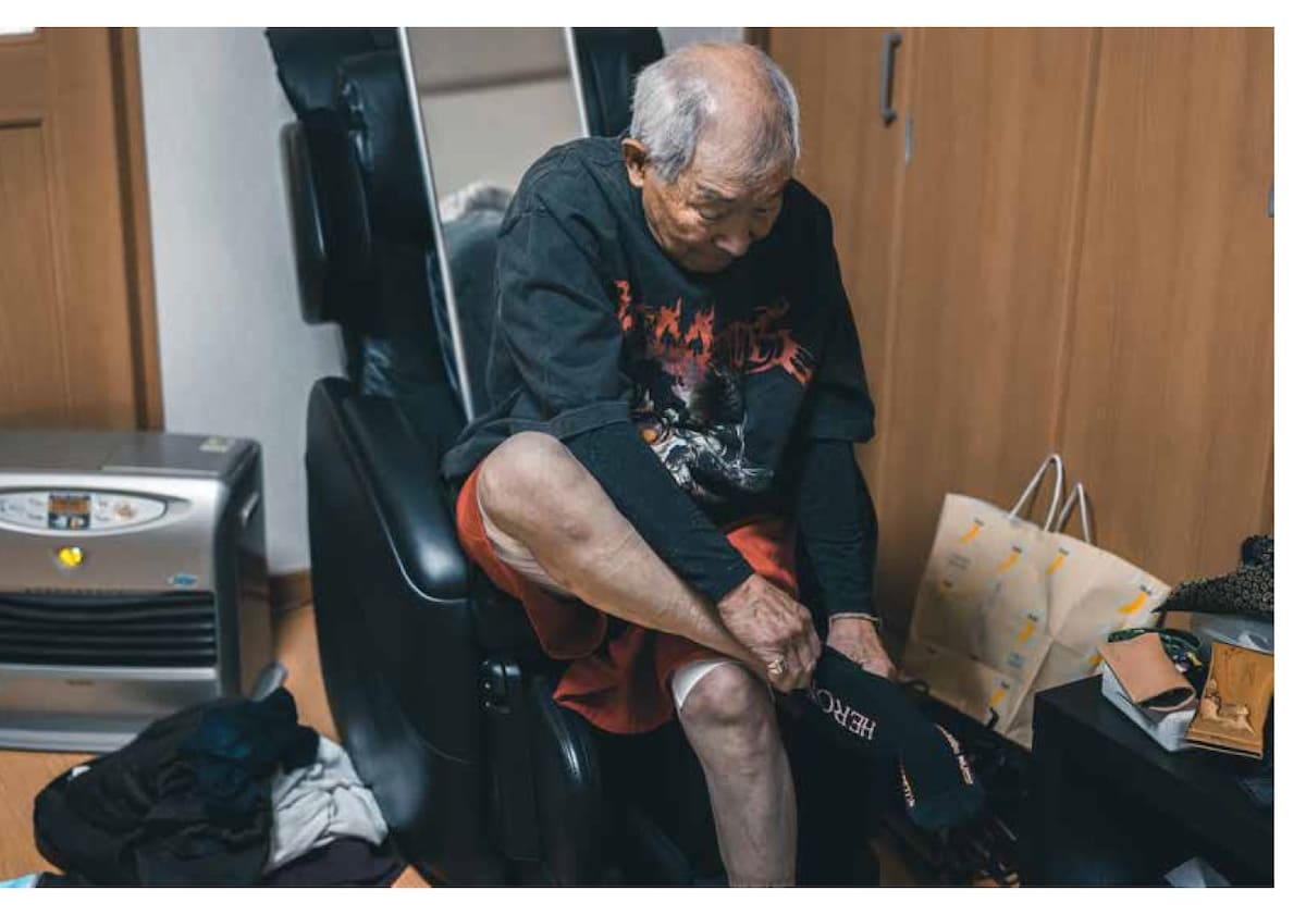 『テツヤ85歳、孫の服を着てみたら思ったよりイケてた。』より