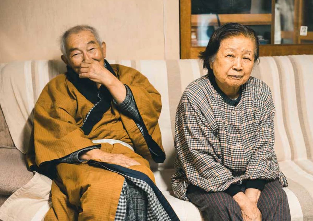 『テツヤ85歳、孫の服を着てみたら思ったよりイケてた。』より